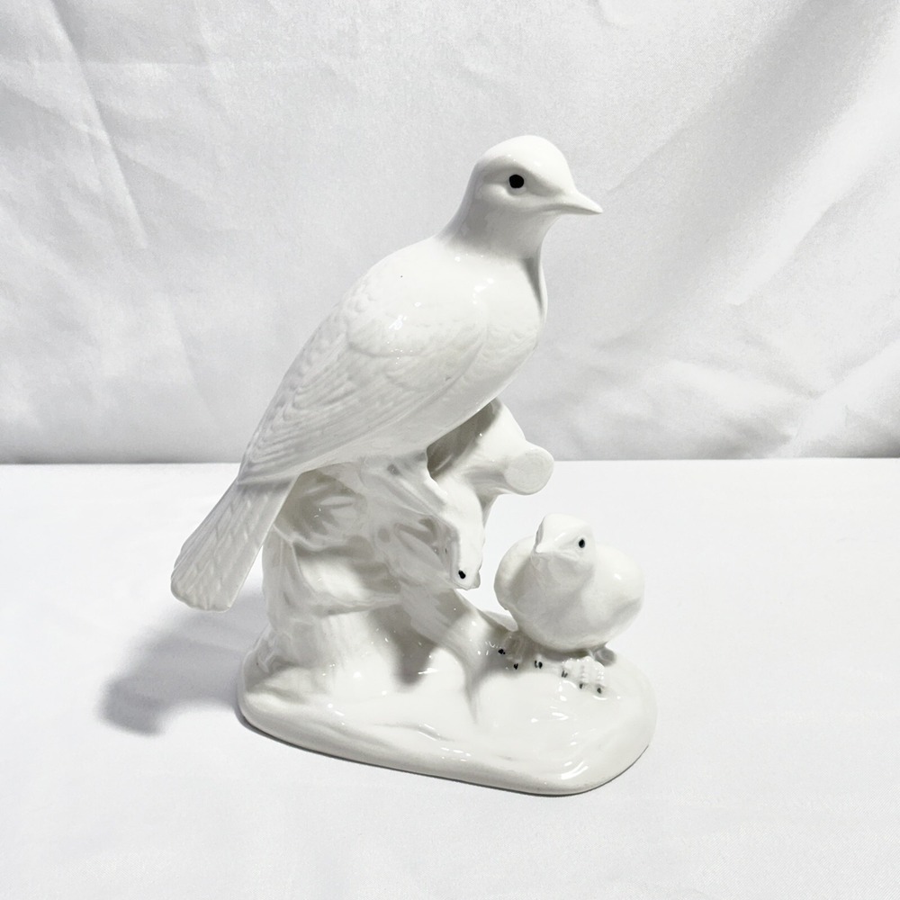 Vintage 1970's Holland‎ Mold Ceramic Robin Bird & Baby Fledging (8 1/4" Tall)